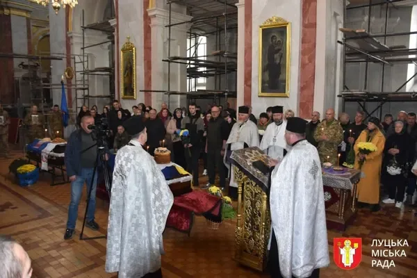 Луцька громада провела в останню дорогу захисників Вадима Глобу та Миколу Язиніна (фото)