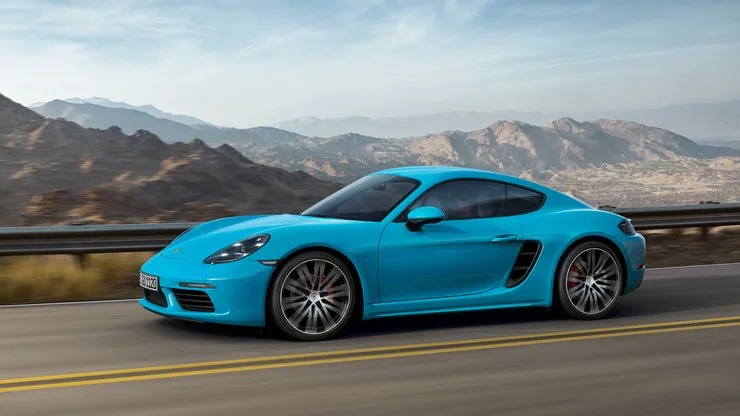 Автомобиль Porsche 718 Cayman
