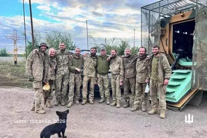 Дев’ятьох вивели, дев’ятьох завели: понад 100 військових забезпечили ротацію в 152 ОЄБр 