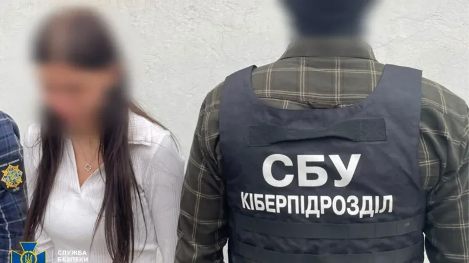 СБУ затримала в Одесі коригувальницю фсб, яка наводила удари ворога по порту та об’єктах Нацгвардії 