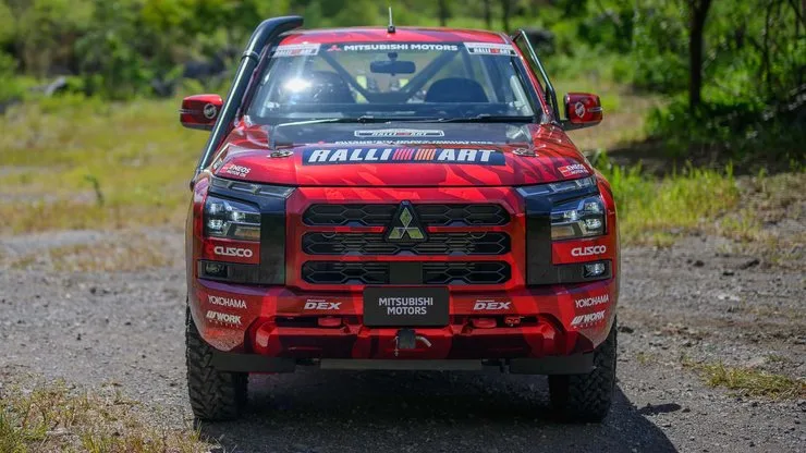 Автомобиль Mitsubishi Triton 2024 года