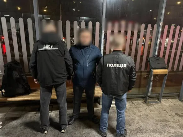 На Львівщині військового підозрюють у переправленні чоловіка за кордон - 1