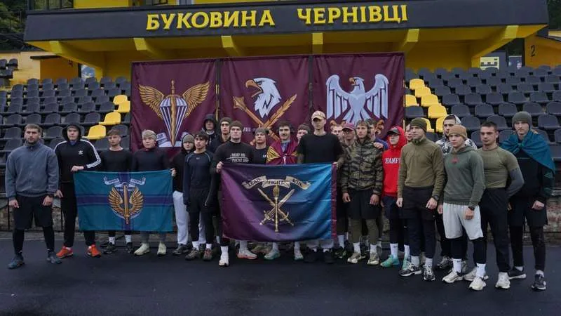 (ФОТО) Понад сотня учасників: у Чернівцях зафіксували рекорд України з масового забігу військових і ветеранів