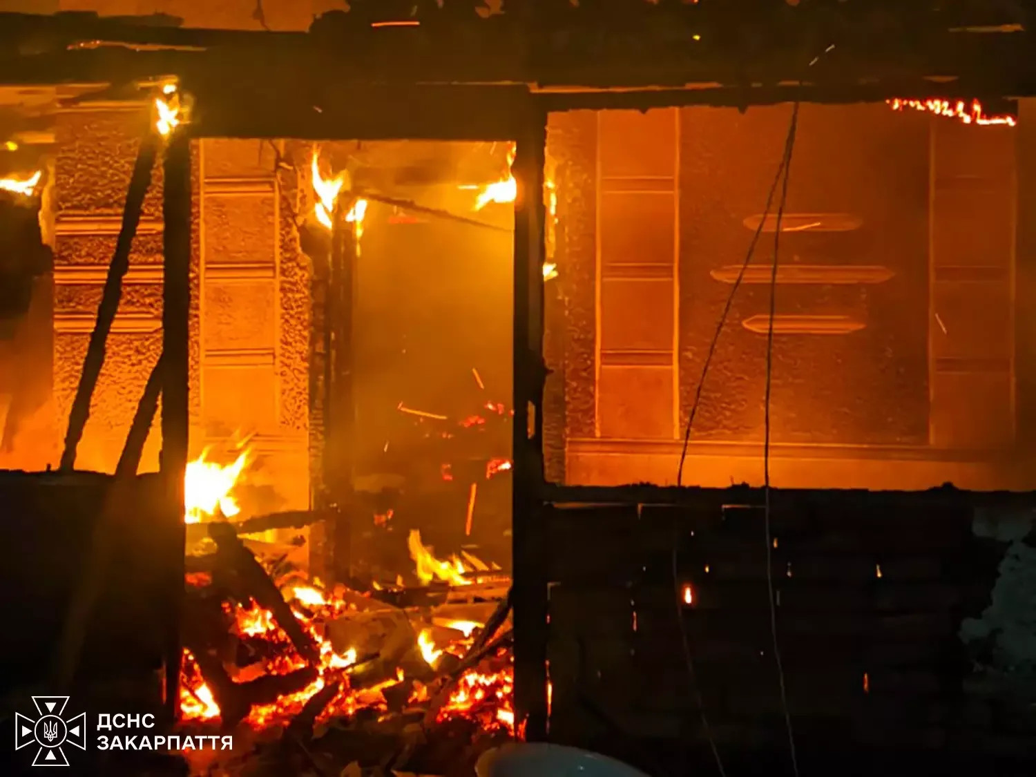 На Ужгородщині вогнеборці ліквідували пожежу в житловому будинку