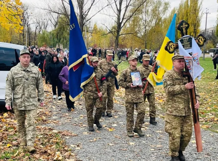 У Кролевецькій громаді провели в останню путь захисника Євгена Хожая