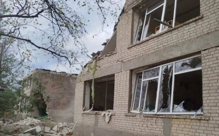 На Харківщині росіяни атакували мікроавтобус і медзаклад, є поранені