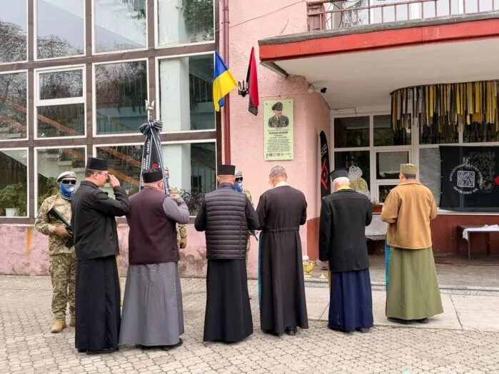 У Бурштині відкрили меморіальну дошку Почесному громадянину міста, зв’язковому УПА, політв’язню Роману Німому