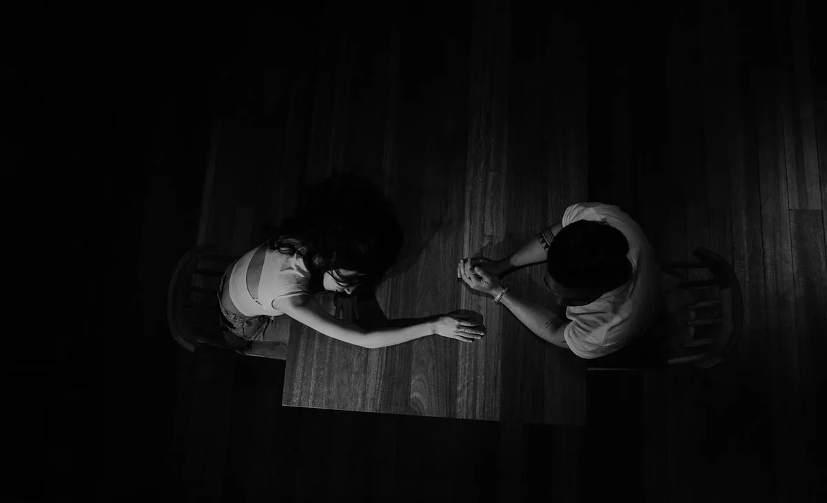 "Я ничего не прошу, но...": психологи объяснили, как распознать скрытые манипуляции в отношениях