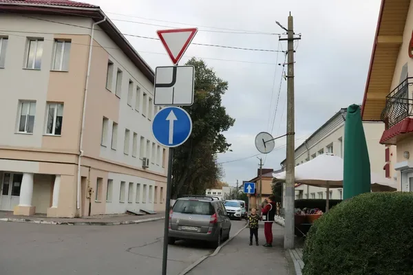 У Горохові змінили рух на двох вулицях: що потрібно знати водіям (фото)