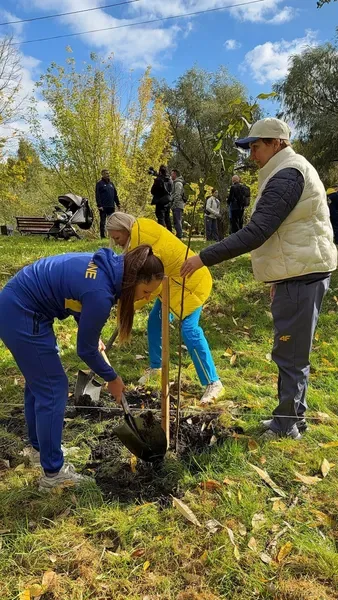 У Володимирі олімпійські спортсмени створили алею пам’яті полеглих Захисників (фото)