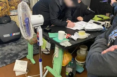 Розслідування вимагання грошей в утриманця Миколаївського слідчого ізолятора