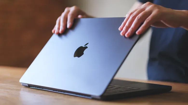 Експерти пояснили чому MacBook краще не захищати плівкою