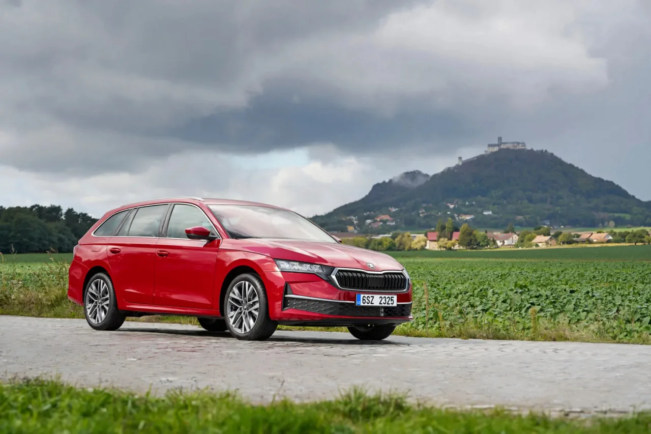 Skoda получила первый полноценный гибрид: две версии на базе Octavia