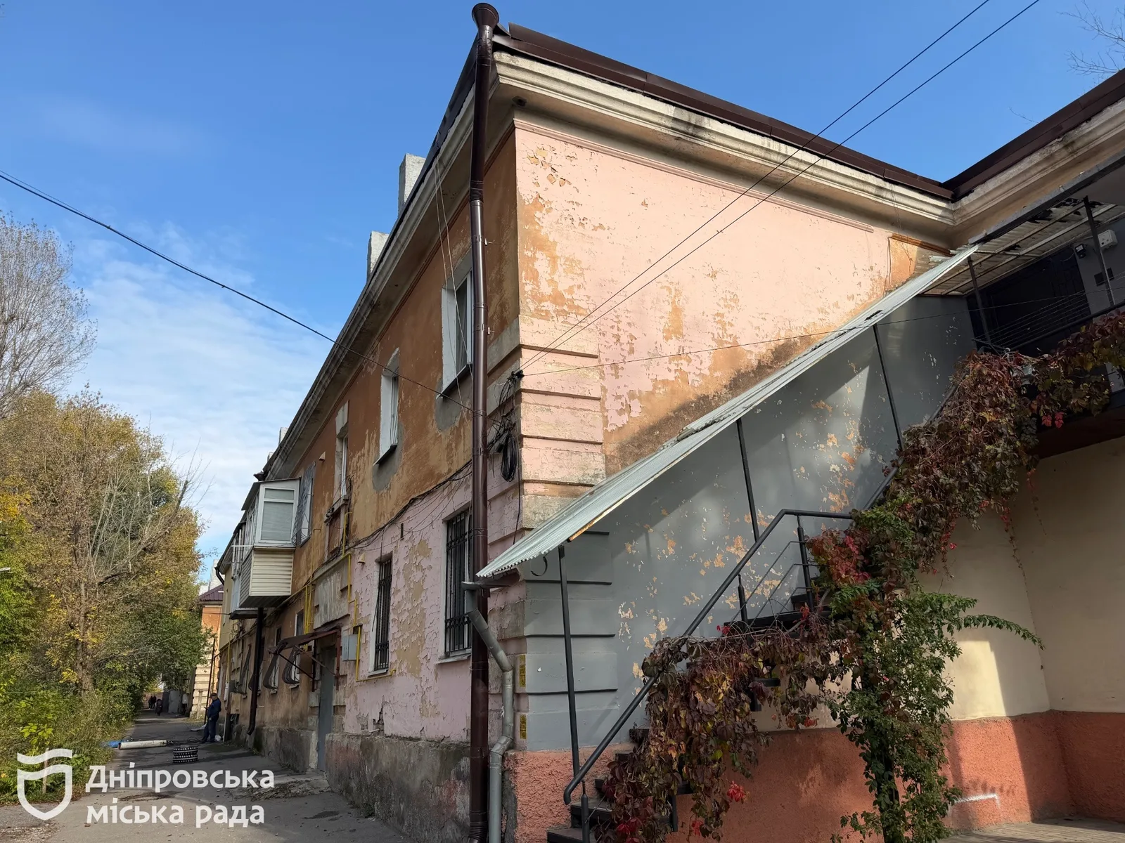 У Дніпрі, у районах, що потерпають від регулярних обстрілів рф, замінили мережі опалення у трьох будинках - 20.10.2026