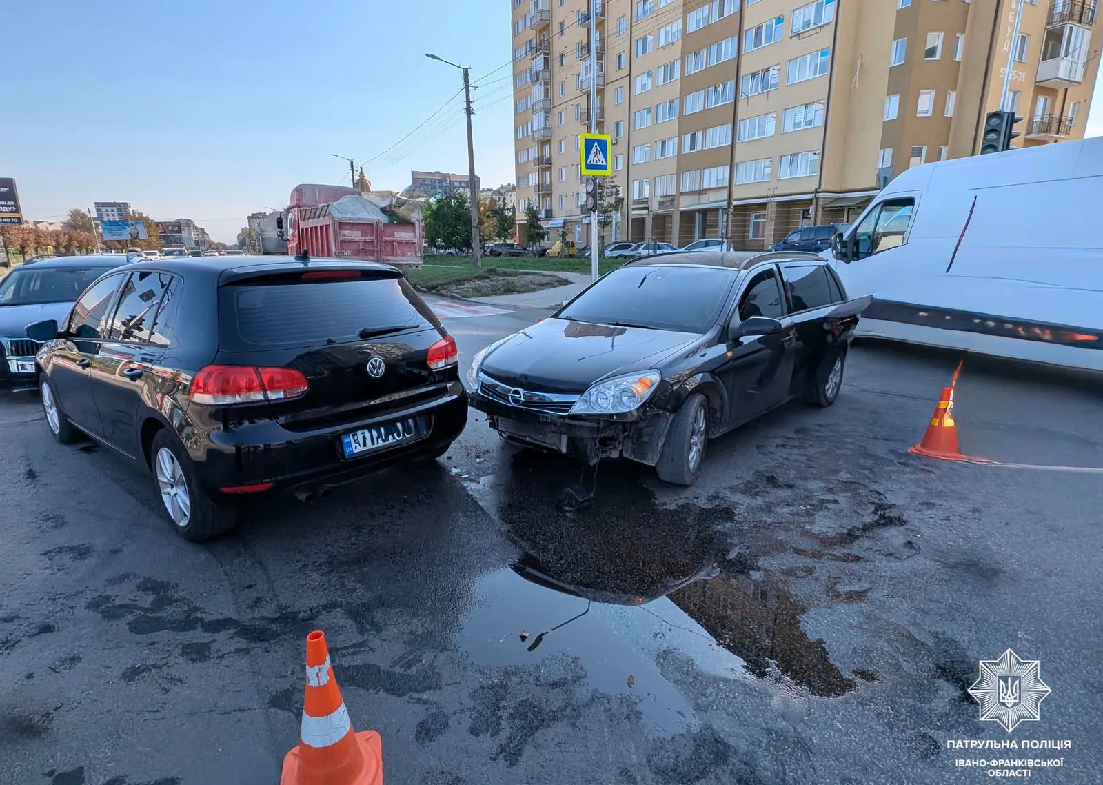 У Франківську 20-річний водій спричинив ДТП за участі трьох авто