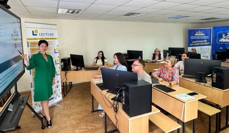 Наприкінці серпня у БДПУ відкрили освітньо-методичний простір для професійного розвитку педагогів, де проводитимуть тренінги, вебінари, воркшопи, майстер-класи та програми підвищення кваліфікації.