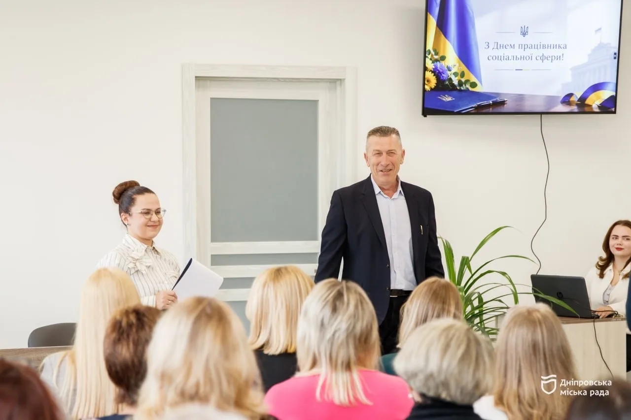 Сила людяності та щоденна допомога: у Дніпрі нагородили працівників соціальної сфери - 31.10.2026