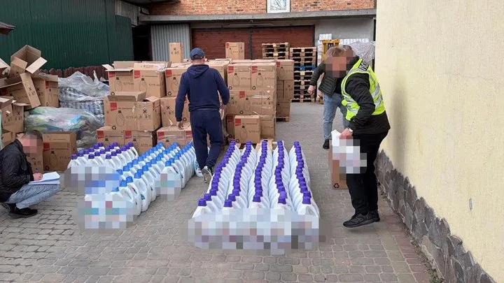 На Тернопільщині викрили злочинців, які підробляли пральні порошки відомих марок на 13 млн грн
