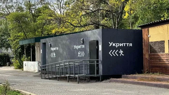 В Одессе завершили установку 9 бетонных укрытий на побережье