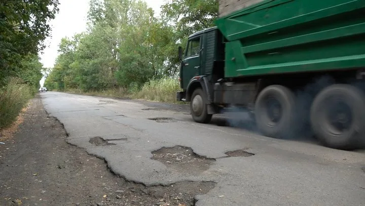 На Черкащині жителі села збирали підписи, аби їм відремонтували дорогу