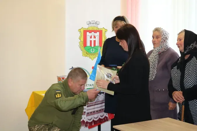 На Волині родині загиблого Героя вручили посмертну нагороду, а сестрі захисника – відзнаку за поранення (фото)