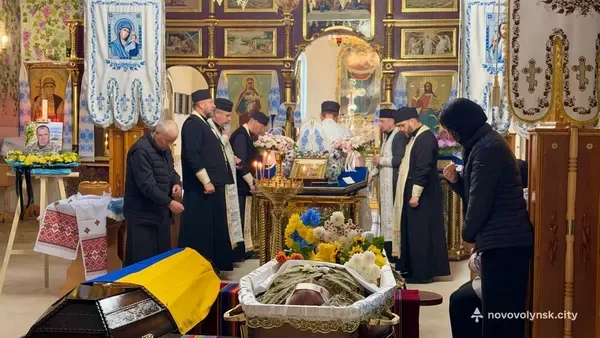 Назавжди 49: на Волині попрощалися із загиблим воїном Андрієм Єфрємовим (фото)