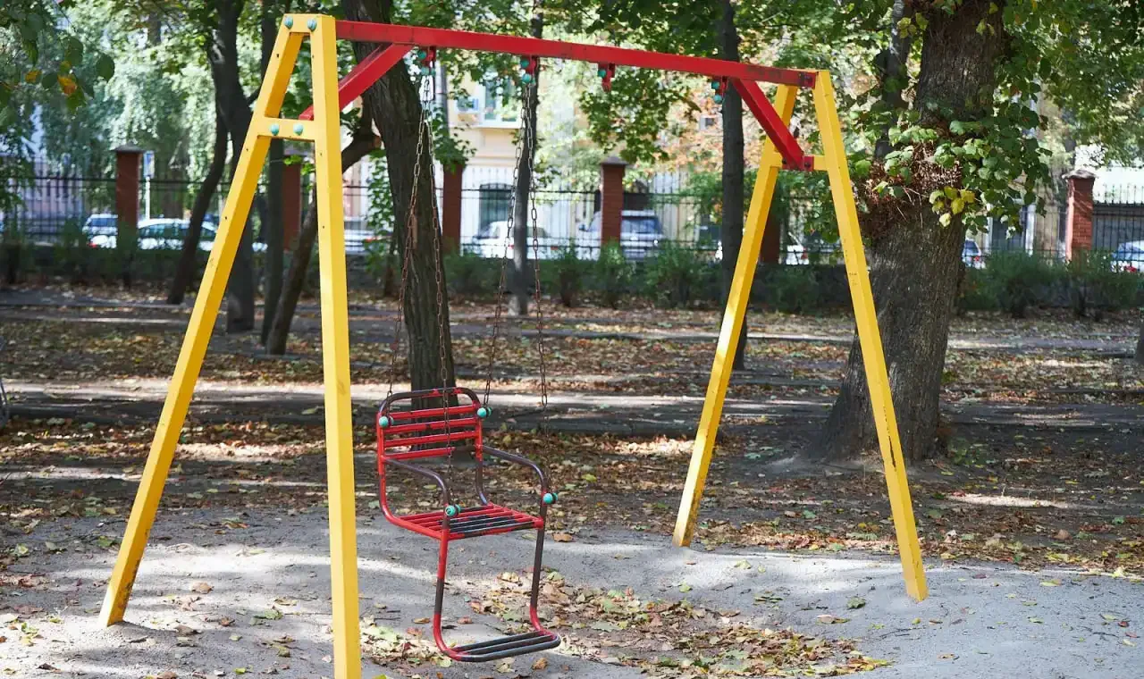 занедбаний майданчик у Ковалівському парку