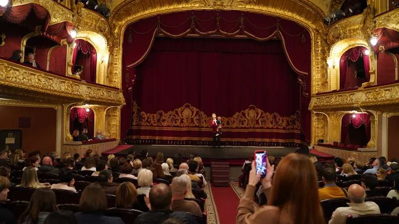 У Чернівцях стартував театральний фестиваль «Золоті оплески 2026»