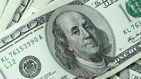 Долар США зміцнюється щодо основних світових валют