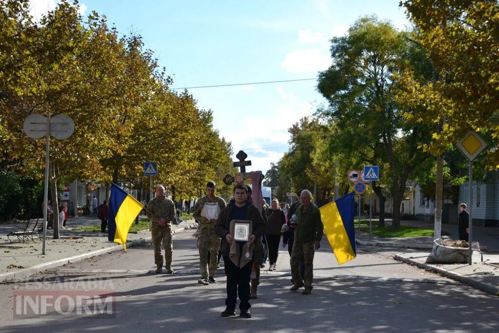Кілія схилила коліно перед загиблим на Миколаївщині командиром безпілотних авіакомплексів Павлом Каранягою