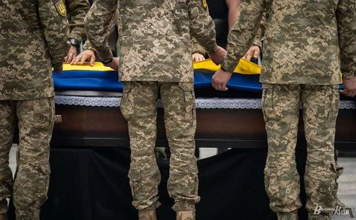 З двома сержантами та трьома солдатами сьогодні прощається Буковина