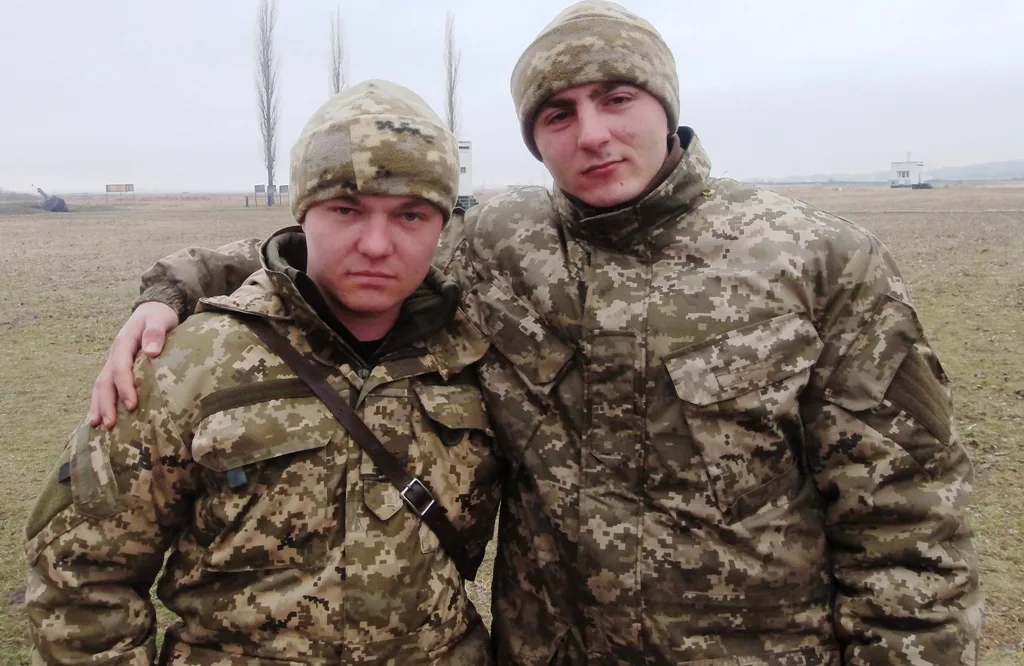 Стафф з побратимом "Осою" Джерело: “Народна армія”, 2016 рік