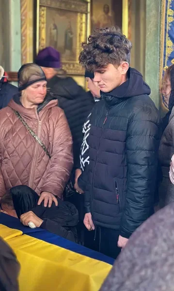 Помер від важкого поранення: на Волині попрощалися з Героєм Романом Лисюком (фото)