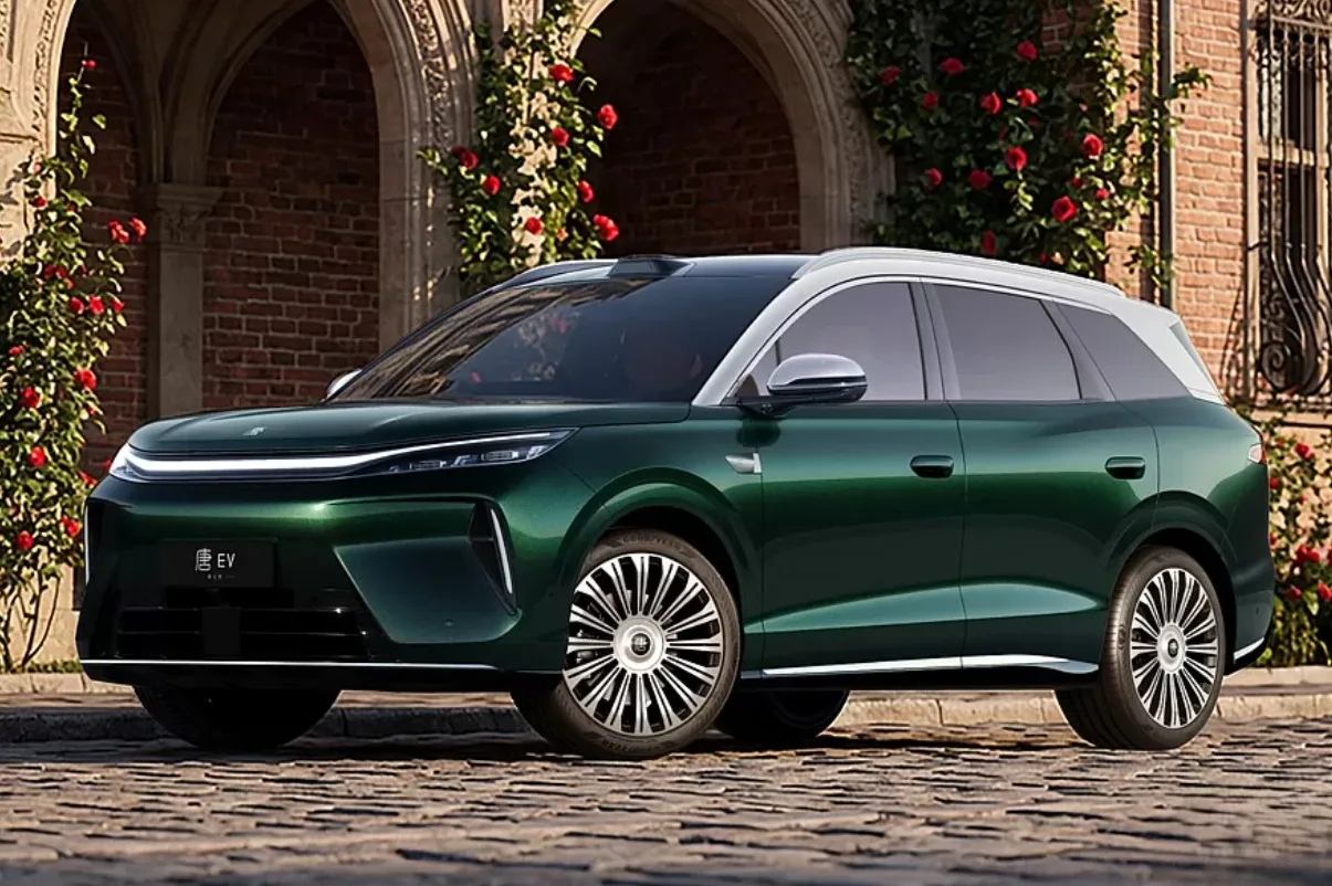 Електрокросовер BYD Tang нової генерації показали офіційно