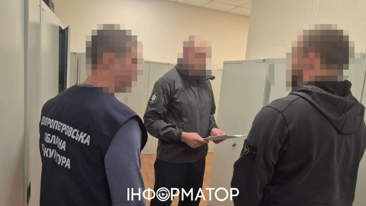 Стреляли, избивали и заставили отдать более $68 тысяч – Офис генпрокурора вручил подозрения трем полицейским из Днепропетровщины