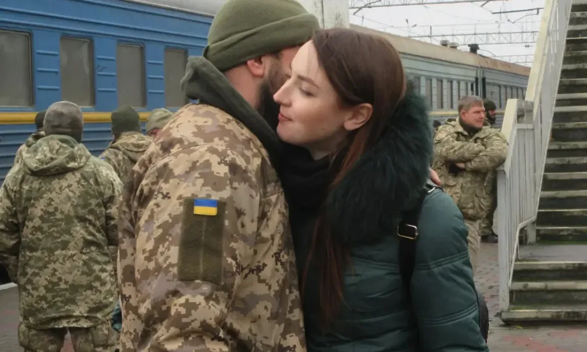 До 14 суток и сохранение зарплаты: что нужно знать военным об отпуске по семейным обстоятельствам