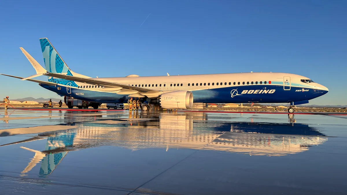 США сертифицировали Boeing 737 MAX 10: компания сможет начать поставку самой большой модели семейства