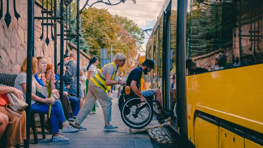 У Львові водіїв комунального транспорту системно навчатимуть стандарти безбар’єрності