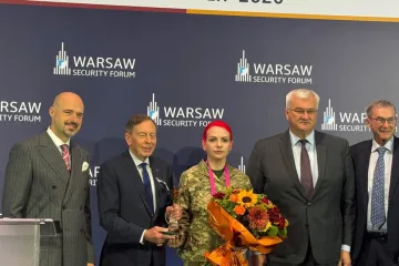 Першою лавреаткою «Нагороди за мужність лорда Ешкрофта» стала «Пташка» з Азовсталі