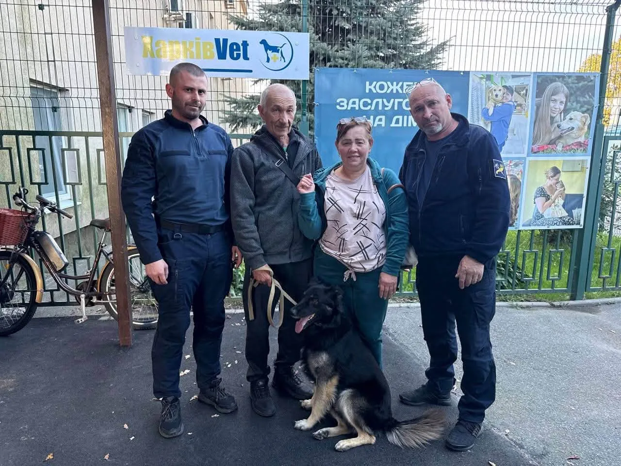 У Харкові допомогли літньому подружжю знайти прихисток разом із собакою