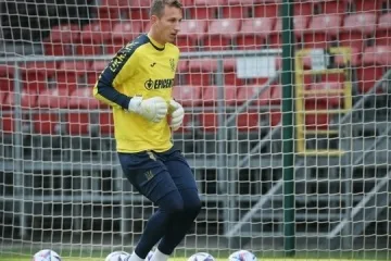 Голкіпер Різник вибачився за курйозний гол від Північної Ірландії