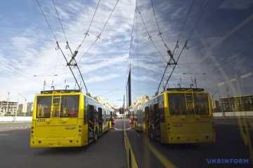 У столиці після російської атаки внесли зміни в роботу громадського транспорту