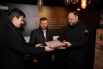 Стефанчук передав музею в Будапешті копію постанови Ради про визнання репресій СРСР проти угорців злочинами