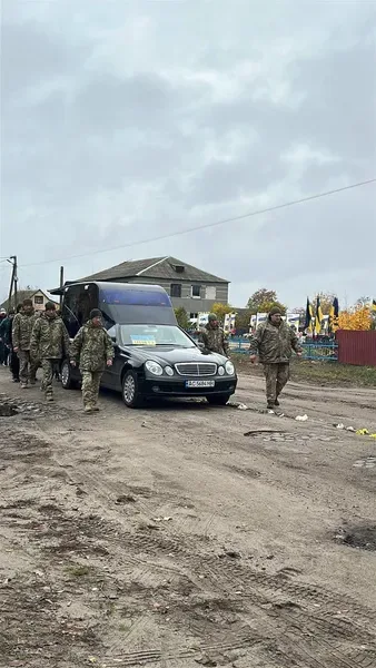 Помер від важкого поранення: на Волині попрощалися з Героєм Романом Лисюком (фото)
