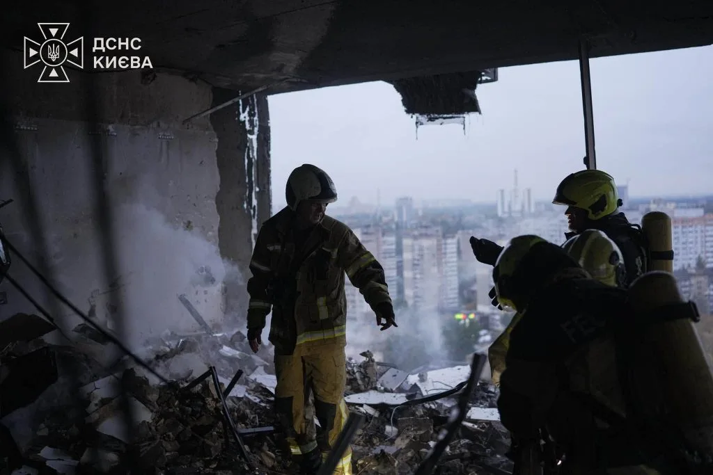 У Києві внаслідок ранкової атаки БпЛА загинули дві людини У Києві внаслідок ранкової атаки БпЛА загинули дві людини