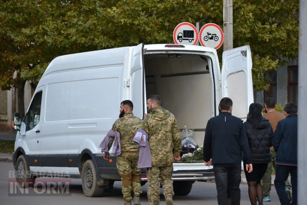 Кілія схилила коліно перед загиблим на Миколаївщині командиром безпілотних авіакомплексів Павлом Каранягою