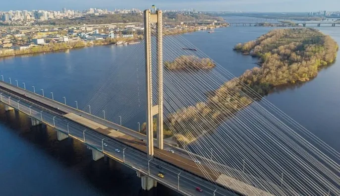Росія б'є по мостах Києва: інженерка розповіла, як ворог може паралізувати рух