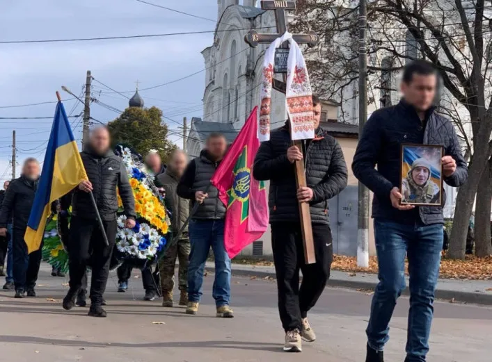У Глухові попрощалися із загиблим воїном-прикордонником Віталієм Михайленком