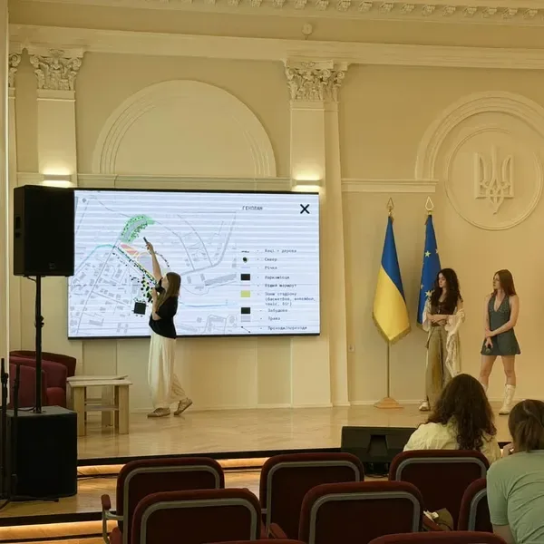 Нові проходи, зони відпочинку та доступ до Сапалаївки: як пропонують змінити кампус ВНУ в Луцьку