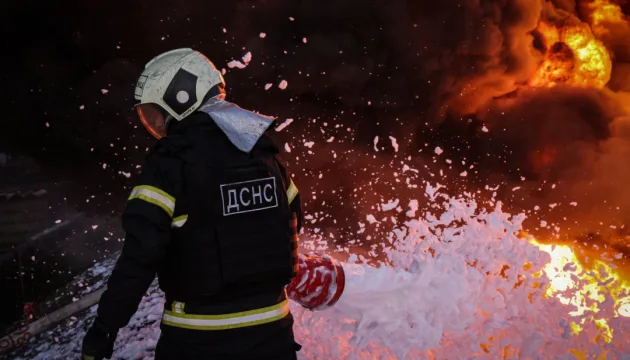У Хмельницькому російський обстріл зупинив виробництво побутової хімії та косметики